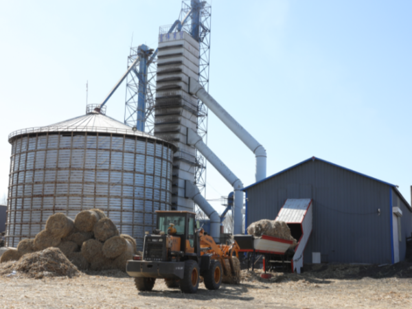 煤價上漲，糧食烘干用上生物質秸稈大包直燃熱風爐，一年省下30萬